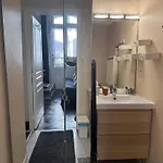 30 M2 Avec Jardin Dans Maison De Maitre *
