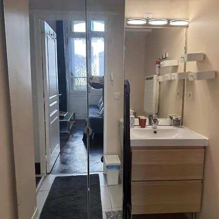 30 M2 Avec Jardin Dans Maison De Maitre *