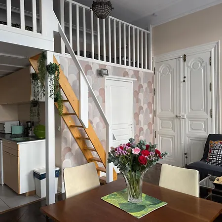 30 M2 Avec Jardin Dans Maison De Maitre *